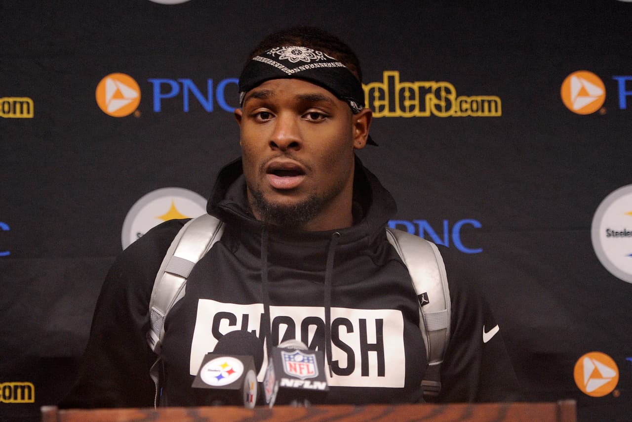 Pittsburgh Steelers' Le'Veon Bell talks to reporters after an NFL football game against the Buffalo Bills, Sunday, Dec. 11, 2016, in Orchard Park, N.Y. The Steelers won 27-20. (AP Photo/Adrian Kraus)