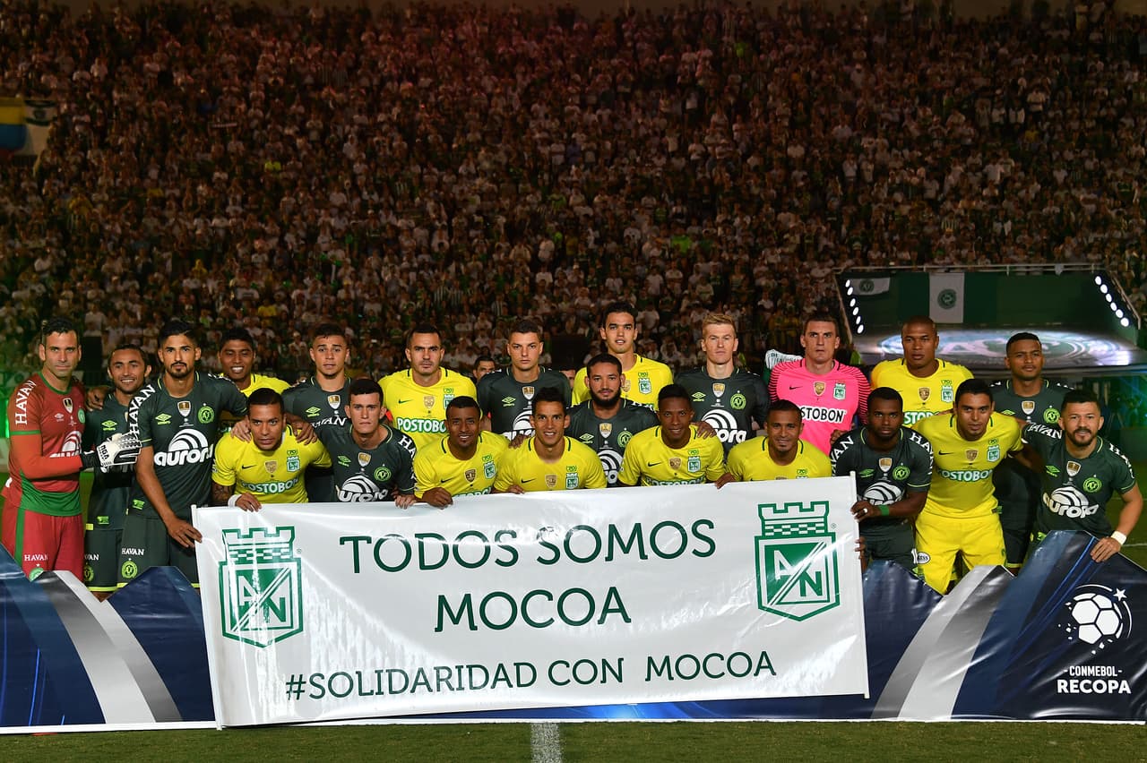 A pesar de que Atlético Nacional ganó la Recopa, el público de Medellín acogió a Chapecoense y hasta celebró el tanto del visitante. El cuadro brasileño quedó eliminado de Libertadores y Suramericana.