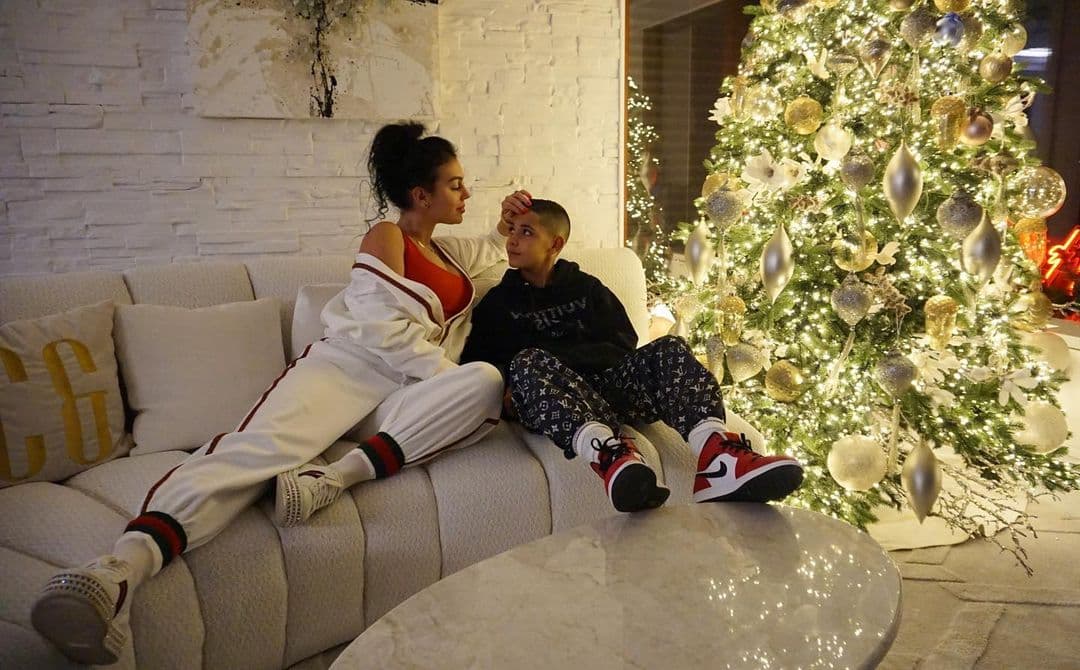 El complicado 2020 está llegando a su fin y las celebridades buscan momentos de relajación en familia.