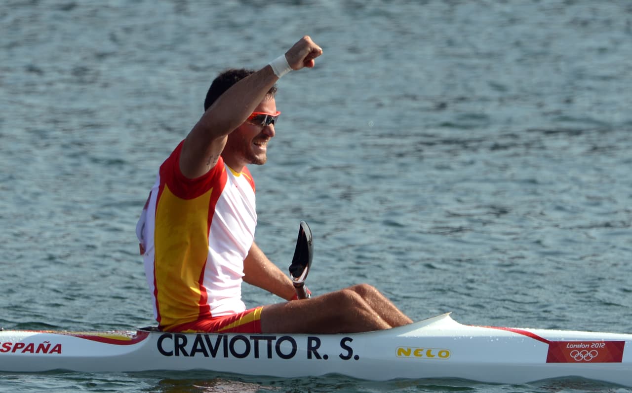Medallista olímpico vuelve a su trabajo como policía para ayudar a afectados
