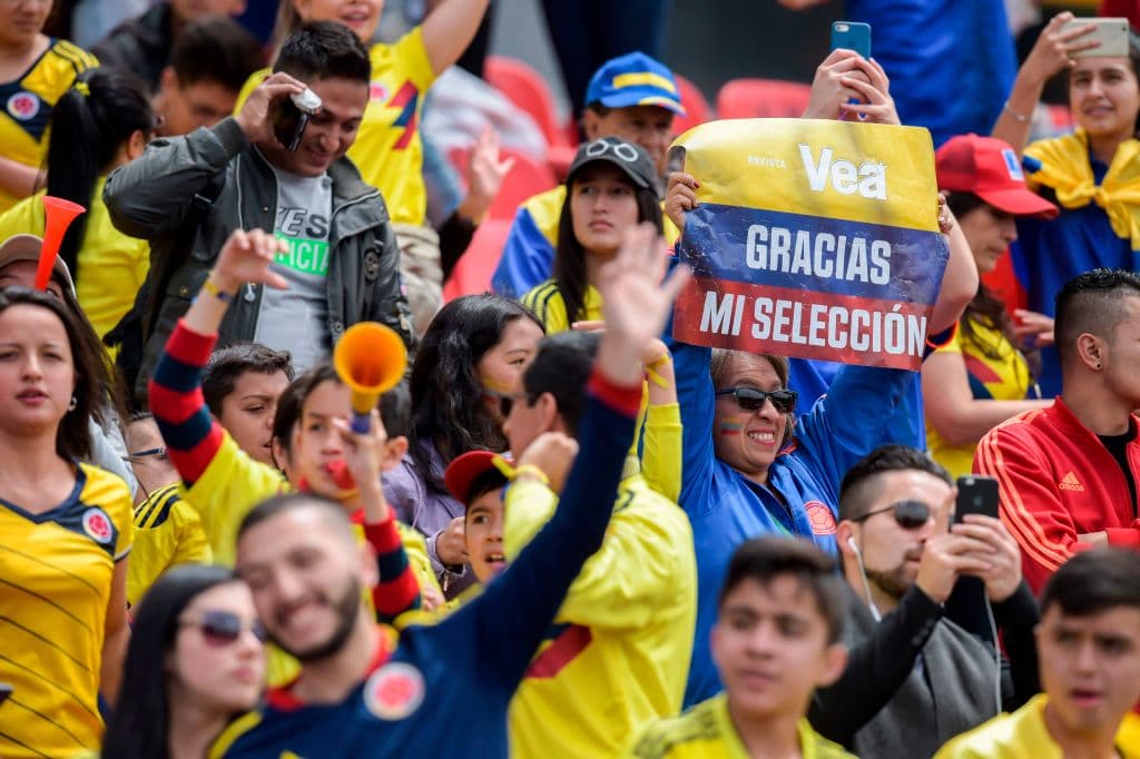 Mientras tanto, 25 mil personas esperaban al equipo en el estadio, donde les tenían preparadas algunas sorpresas.