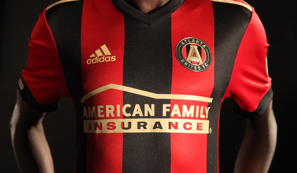 Esta es la camiseta de Atlanta United FC, equipo que debutará en la MLS el próximo año.