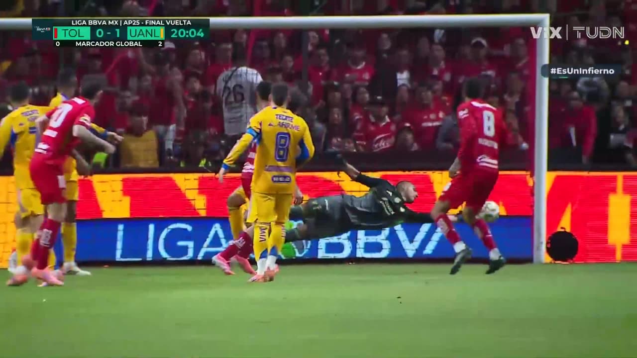 ¡Brutal lance de Nahuel Guzmán le niega el gol a los Diablos!