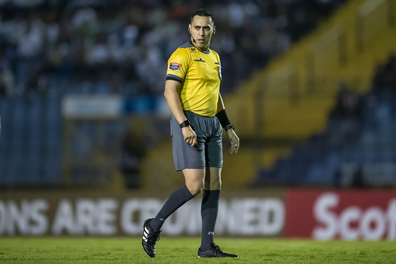 Jair Marrufo arbitró el que pudiera ser el peor partido en su carrera.