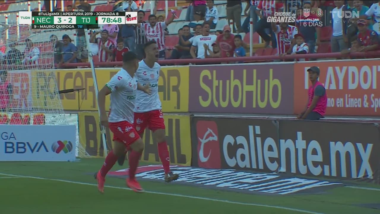 ¡Sigue la lluvia de goles! Mauro Quiroga celebra el 3-2 de Necaxa