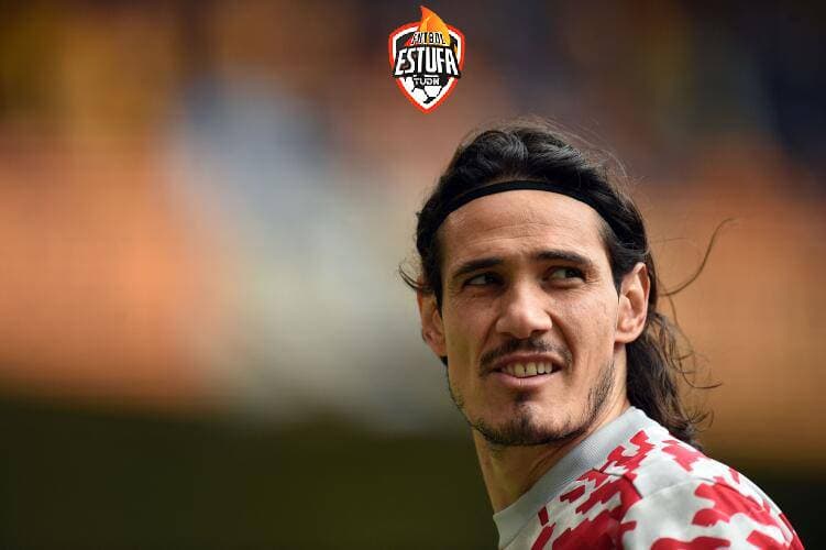 Edinson Cavani viaja hoy rumbo a Valencia para firmar por este club español