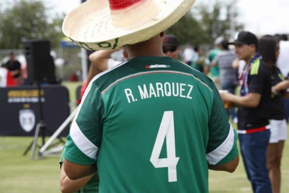 La afición en Estados Unidos llegó a Phoenix con todo su colorido para ver a México y Guatemala enfrentarse en la Copa Oro 2015.