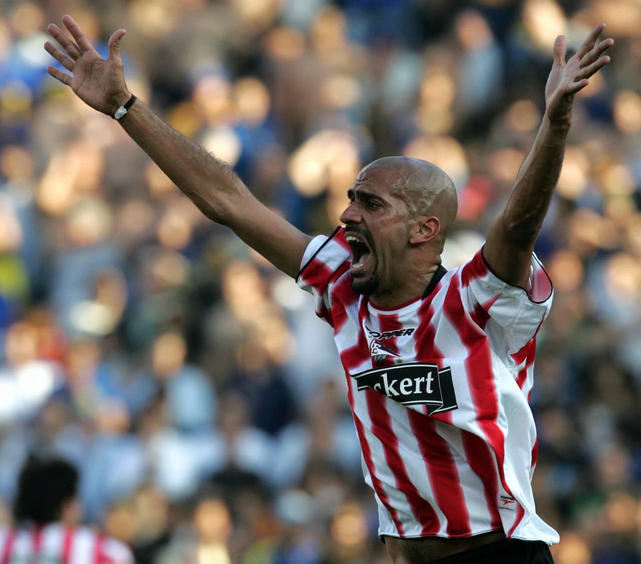 Verón volvió a la actividad a sus 41 años para disputar como jugador la Copa Libertadores con Estudiantes de La Plata, club del que es presidente y con el que fue campeón de ese torneo en 2009. Allí espera volver a brillar.