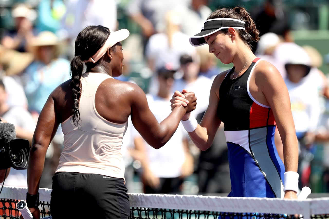 Sloane Stephens, de 25 años, ha sorprendido en Miami Open y su parecido físico con Serena Williams ha llamado la atención por su potencia y agresividad. Acá tras vencer a Garbine Muguruza.
