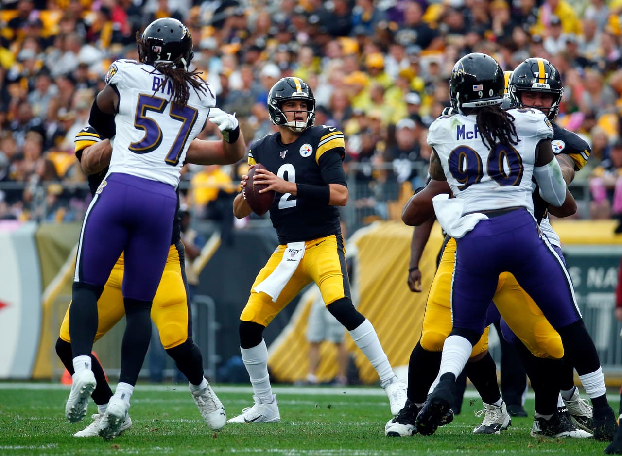 Pittsburgh se metió en conflictos tras no contar con Roethlisberger y tampoco con Joshua Dobbs. Mason Rudolph tomaría el puesto titular, pero necesitaban un suplente: Delvin Hodges.