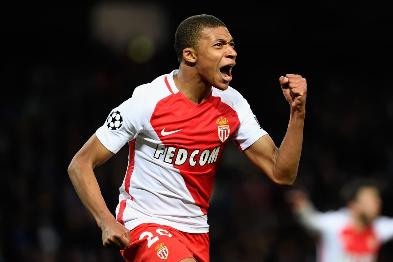 Kylian Mbappé, ’the Golden Boy’, campeón del mundo en Rusia 2018 debutó con el AS Mónaco en el 2016 a sus escasos 16 años y rompió el récord anterior de Thierry Henry.