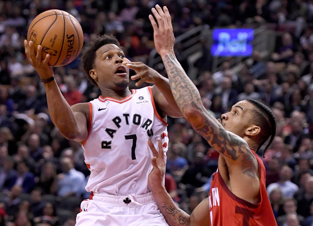 <b>HOUSTON 107-95 TORONTO</b>. Mientras los Raptors (46-19) hilan su segundo revés seguido, siendo el 2 del Este, los Rockets (39-25) son el equipo más caliente de la NBA al sumar su sexto triunfo consecutivo.