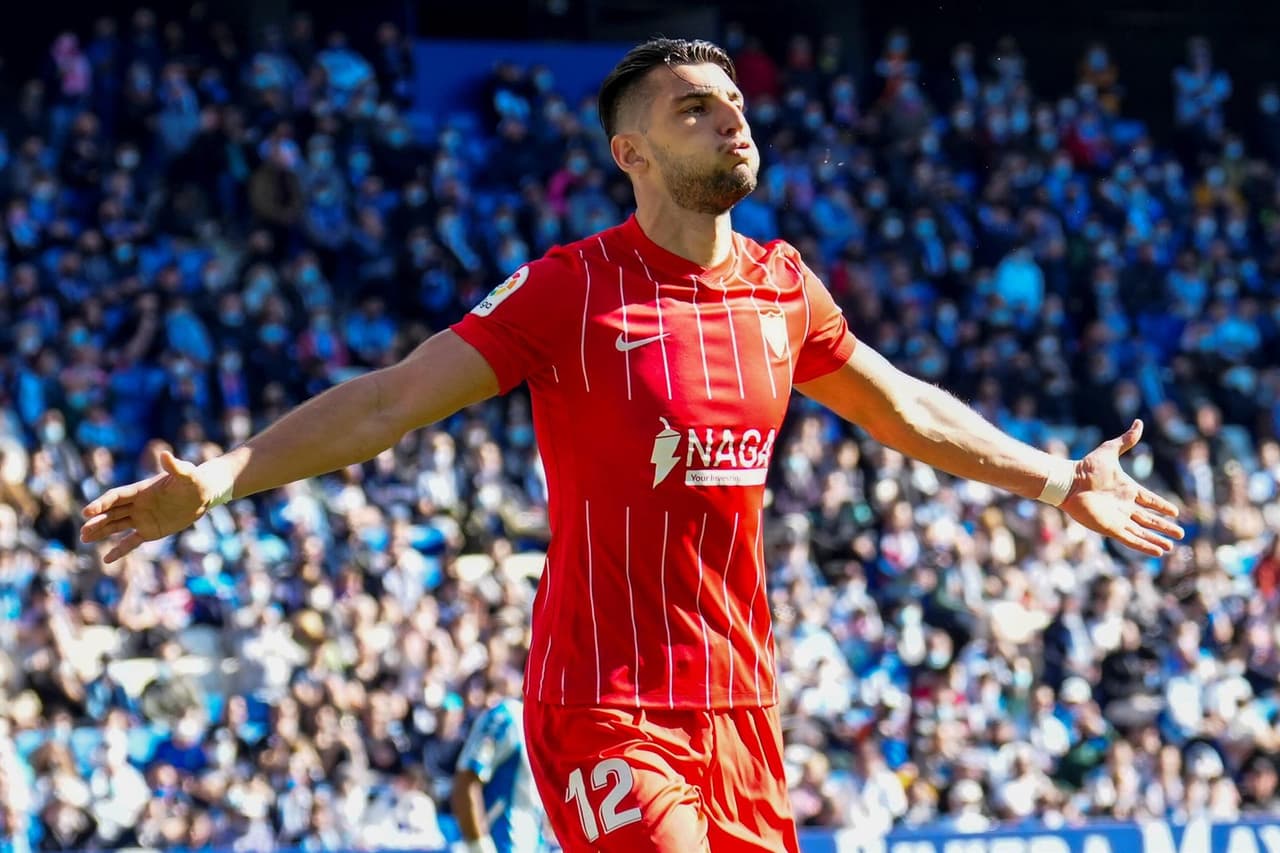 Sevilla y Espanyol empatan durante la Jornada 25 en La Liga con marcador 1-1. Rafa Mir abrió el marcador al minuto 36’ a favor de la visita, pero fue en la segunda mitad cuando Sergi Darder igualó el encuentro a los 50’; Jesús ‘Tecatito’ Corona fue titular y participó 70 minutos.