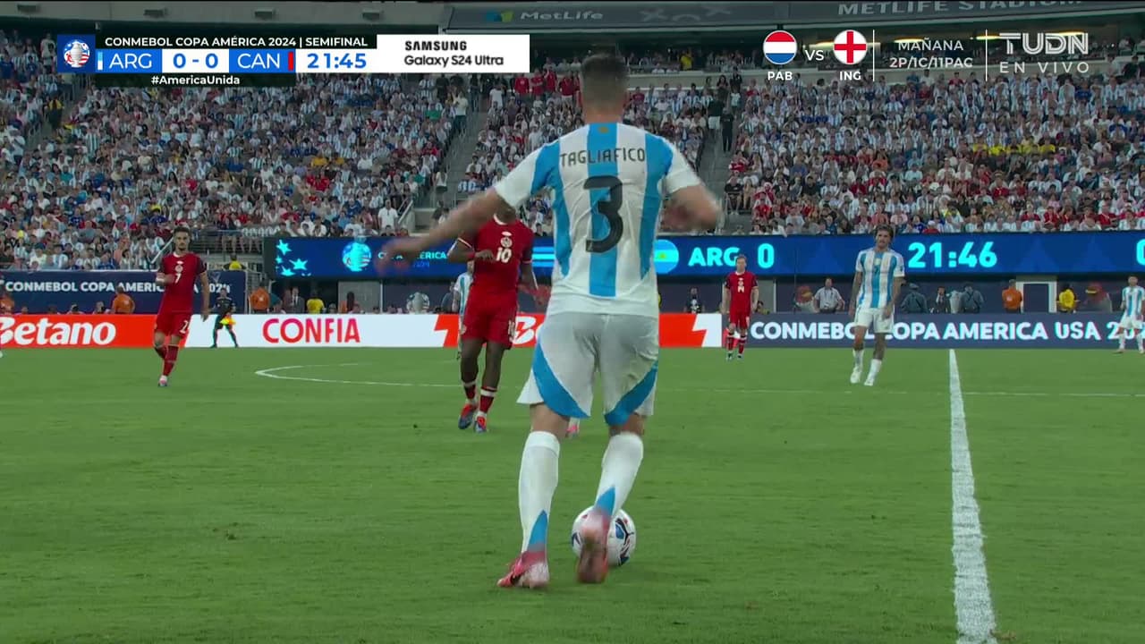 ¡GOL!  anota para Argentina. Julián Álvarez