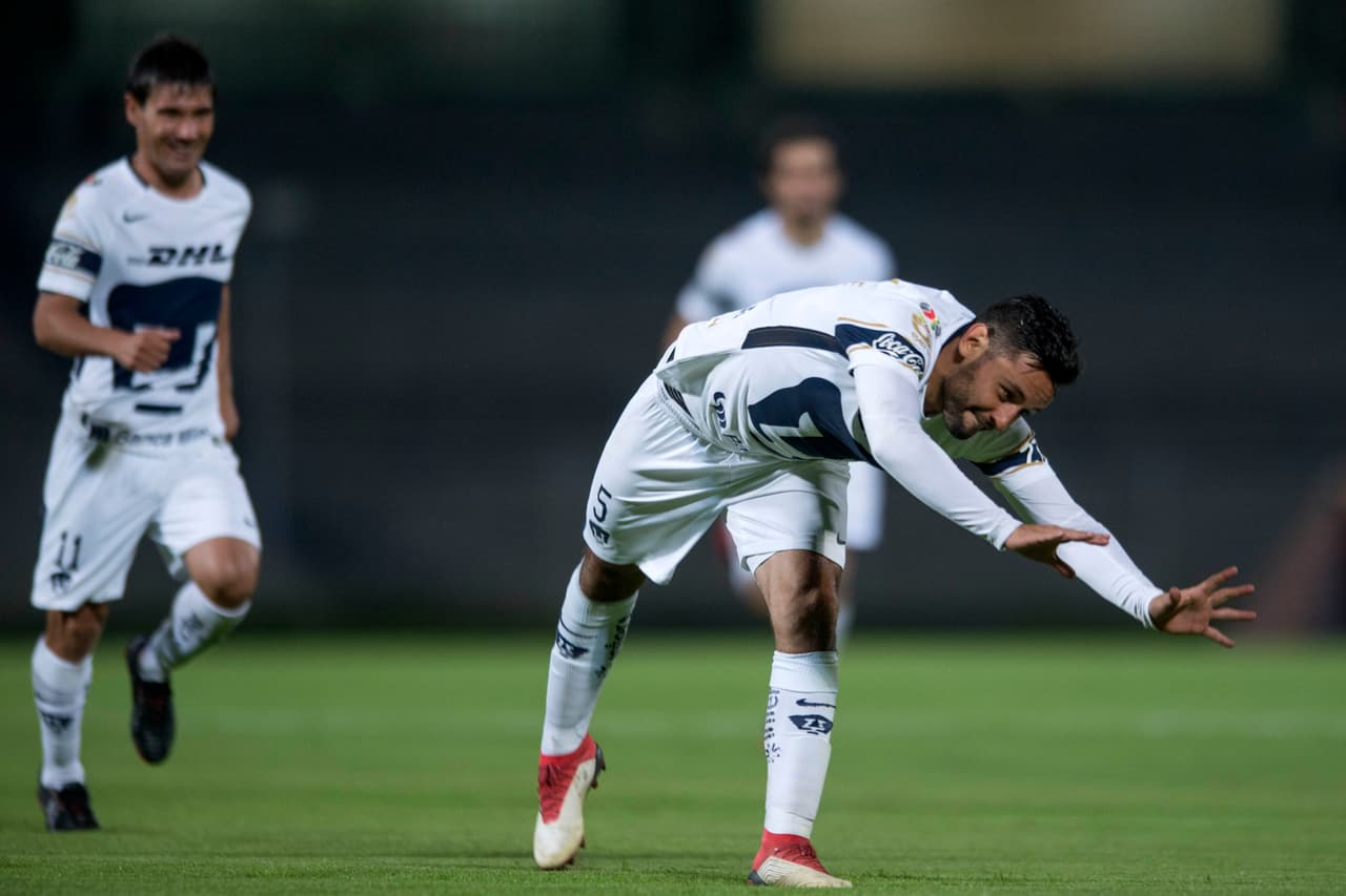 Pronto al segundo tiempo, llegaron las soluciones y Mendoza puso el 1-0 a favor de Pumas a los 48 minutos.