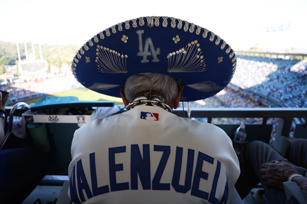 La afición de Los Angeles Dodgers acudió al Dodger Stadium para recordar al mexicano Fernando Valenzuela.