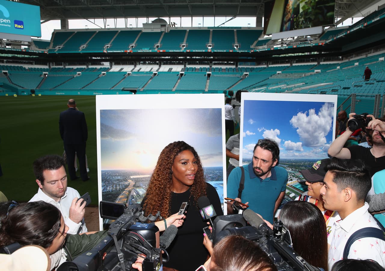 La estadounidense Serena Williams fue una de las grandes figuras del tenis presente en la ceremonia.