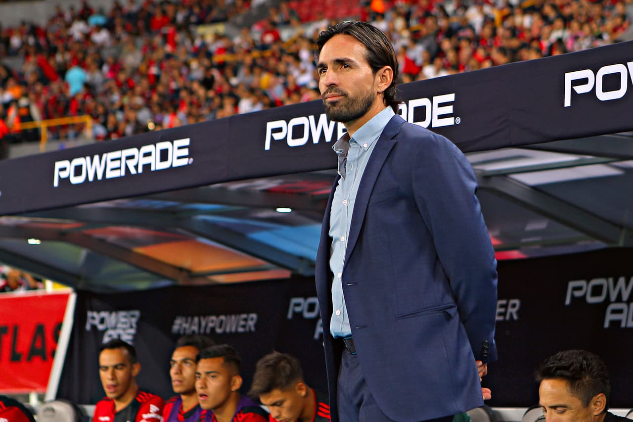 En la Jornada 1 Atlas recibió en el Estadio Jalisco a los Gallos Blancos del Querétaro. Tras el empate 0-0 los Zorros sumaron el primero de los dos puntos que actualmente cosechan.