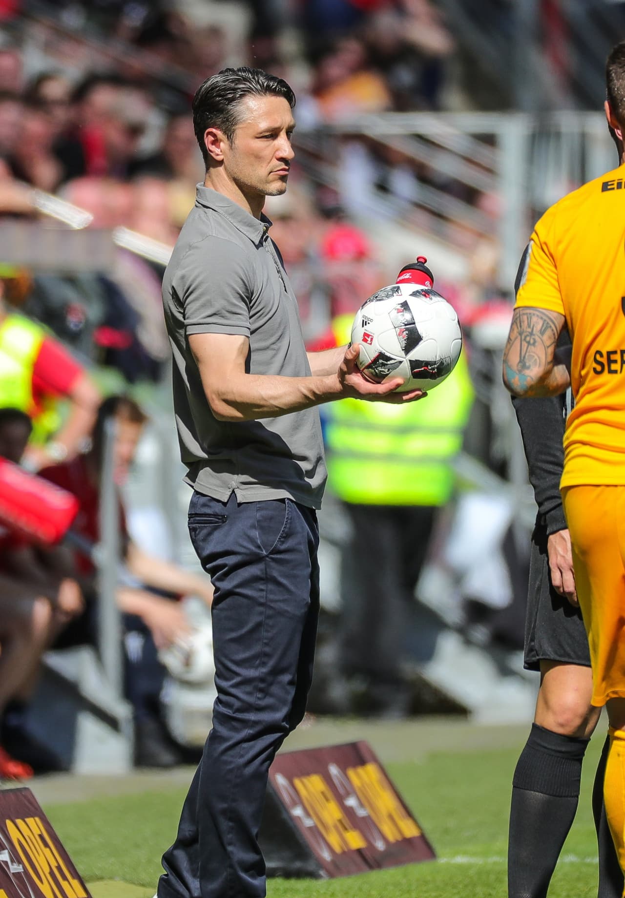 El técnico Nico Kovac no encontró cómo sostener el marcador a su favor ni evitar el ataque rival.