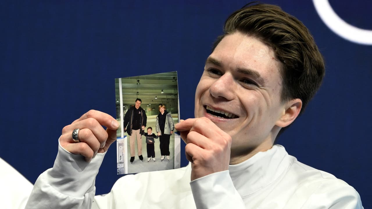 Con dedicatoria al cielo: la emotiva rutina de Maxim Naumov en Milano Cortina 2026