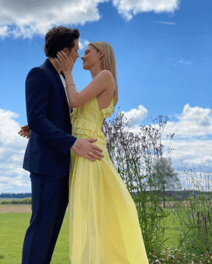 La feliz pareja, a pesar de llevar poco tiempo, ya se encuentran comprometidos desde el verano pasado.