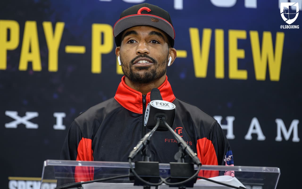 David 'El Bandera Roja' Benavidez y J'Leon Love se calentaron durante la conferencia de prensa.