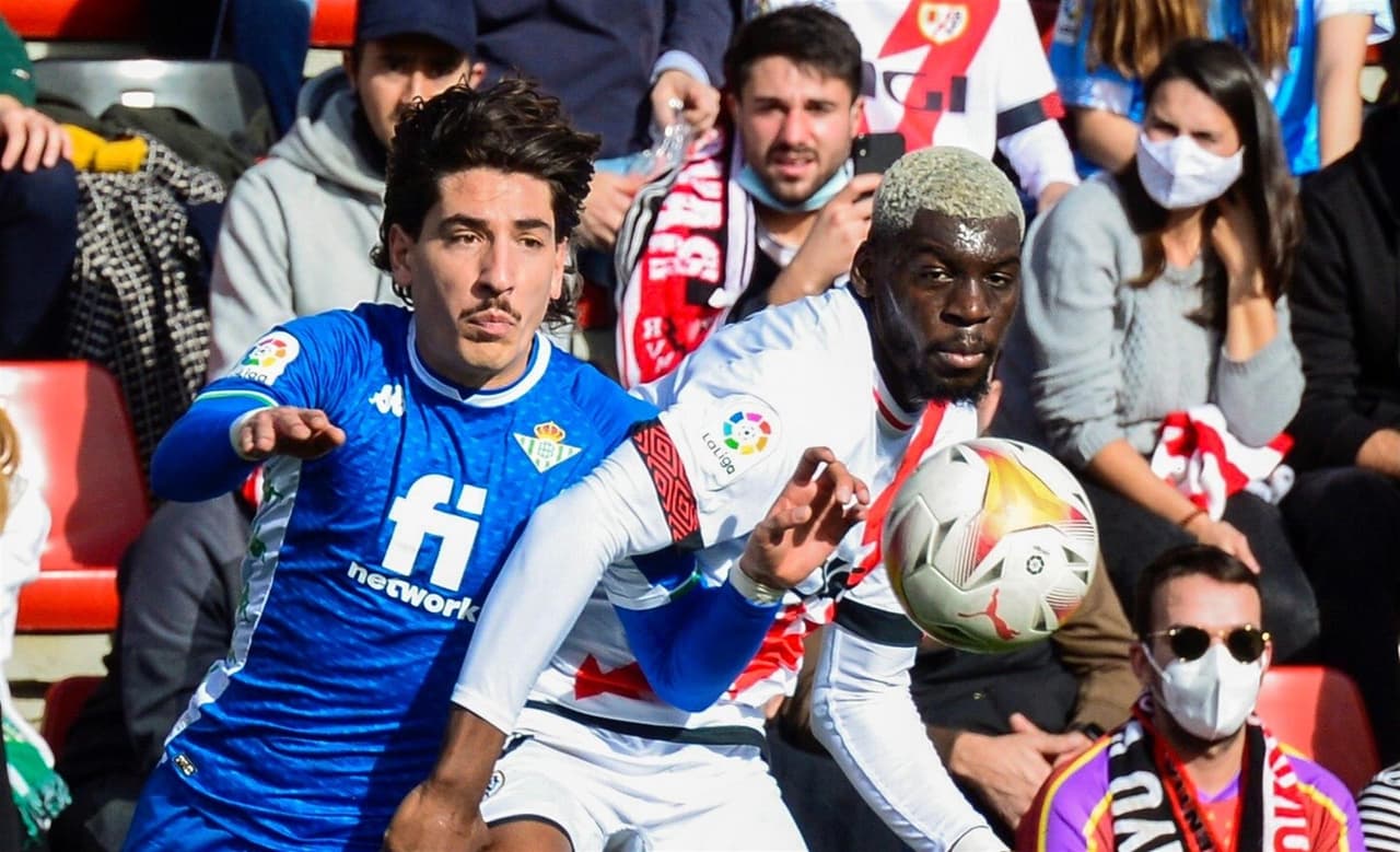 Rayo Vallecano le empata al Real Betis 1-1 durante la J 20 en La Liga. Sergio Canales ponía a los béticos arriba al 45'+2', pero fue Iván Balliu al 70' quien igualó el marcador y permitió que se repartieran puntos. Andrés Guardado ingresó al 39', mientras que Diego Lainez estuvo en la banca.