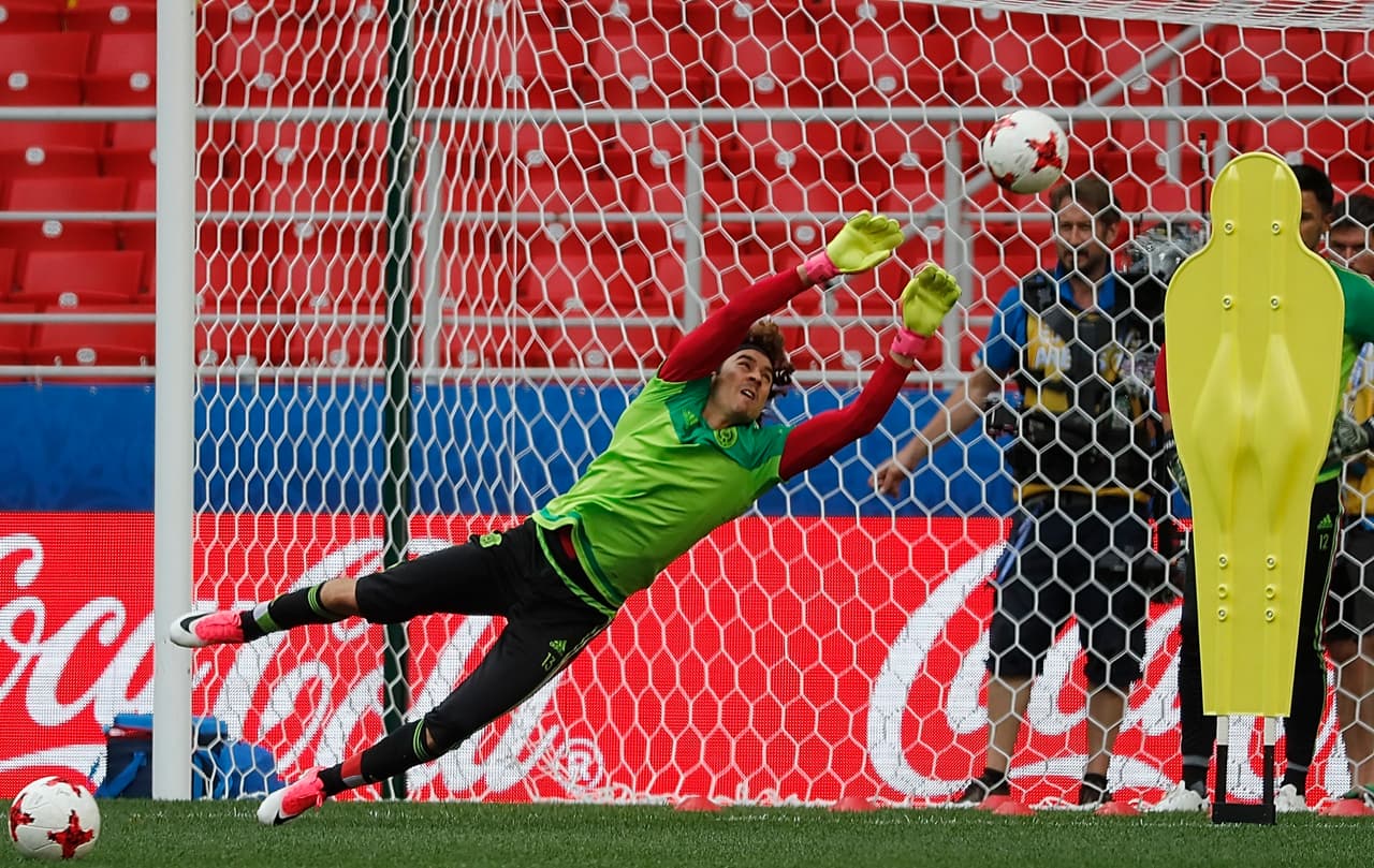 El arquero Guillermo Ochoa realizó una preparación especial para el duelo contra Portugal. De llegar a penaltis, él espera ser el gran ídolo.