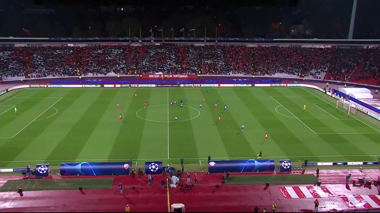 Arranca el partido y la pelota está en juego.