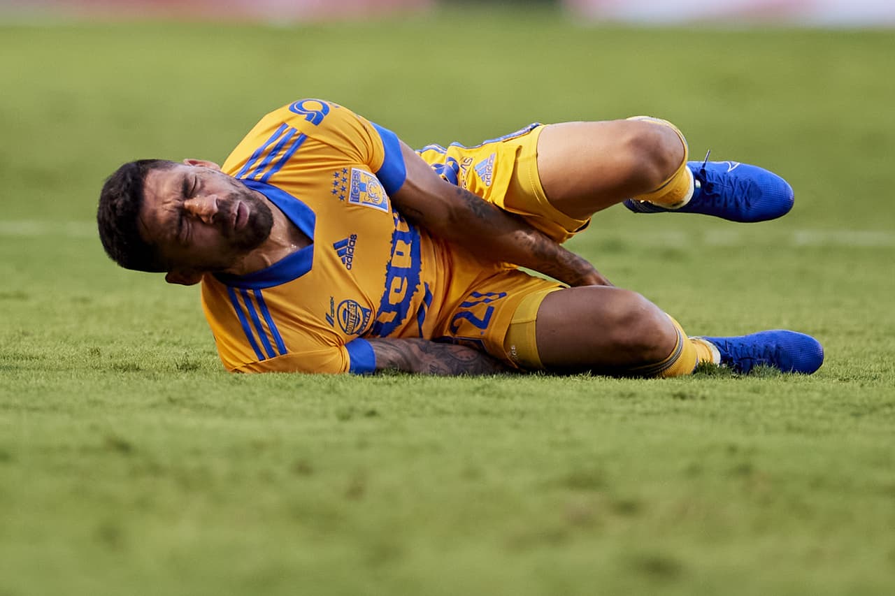 Javier Aquino es duda para el Rayados vs. Tigres por lesión