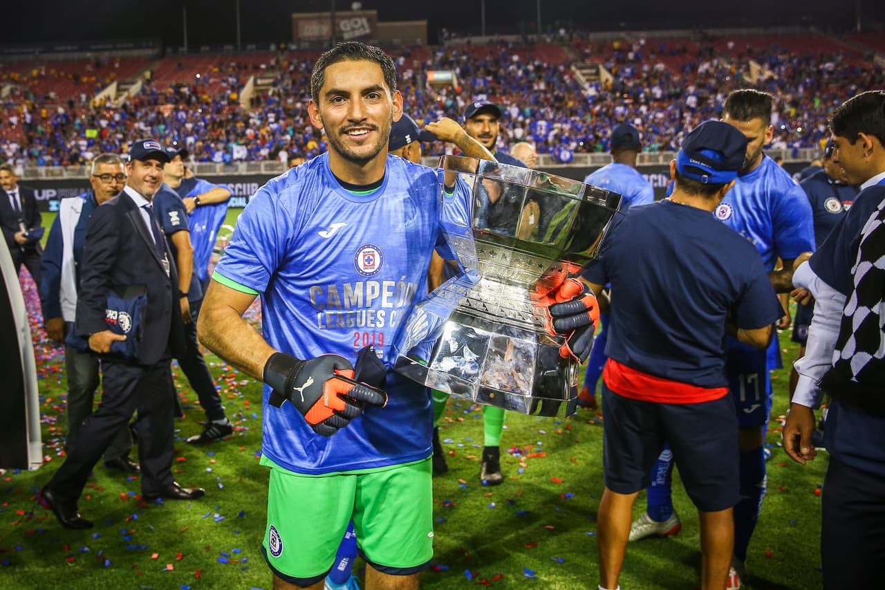 Corona recuerda a Caixinha y Peláez