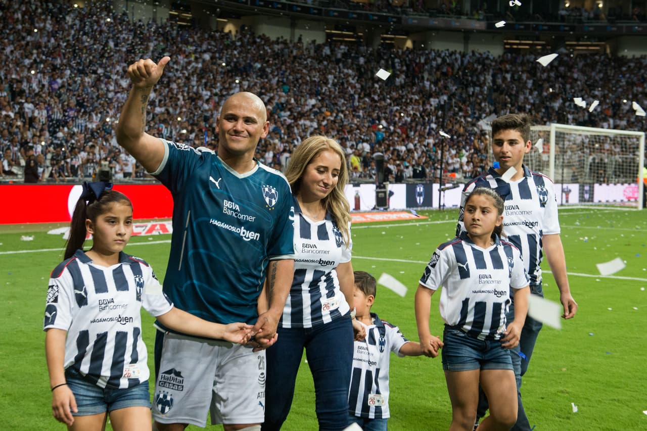 Humberto Suazo y su familia.