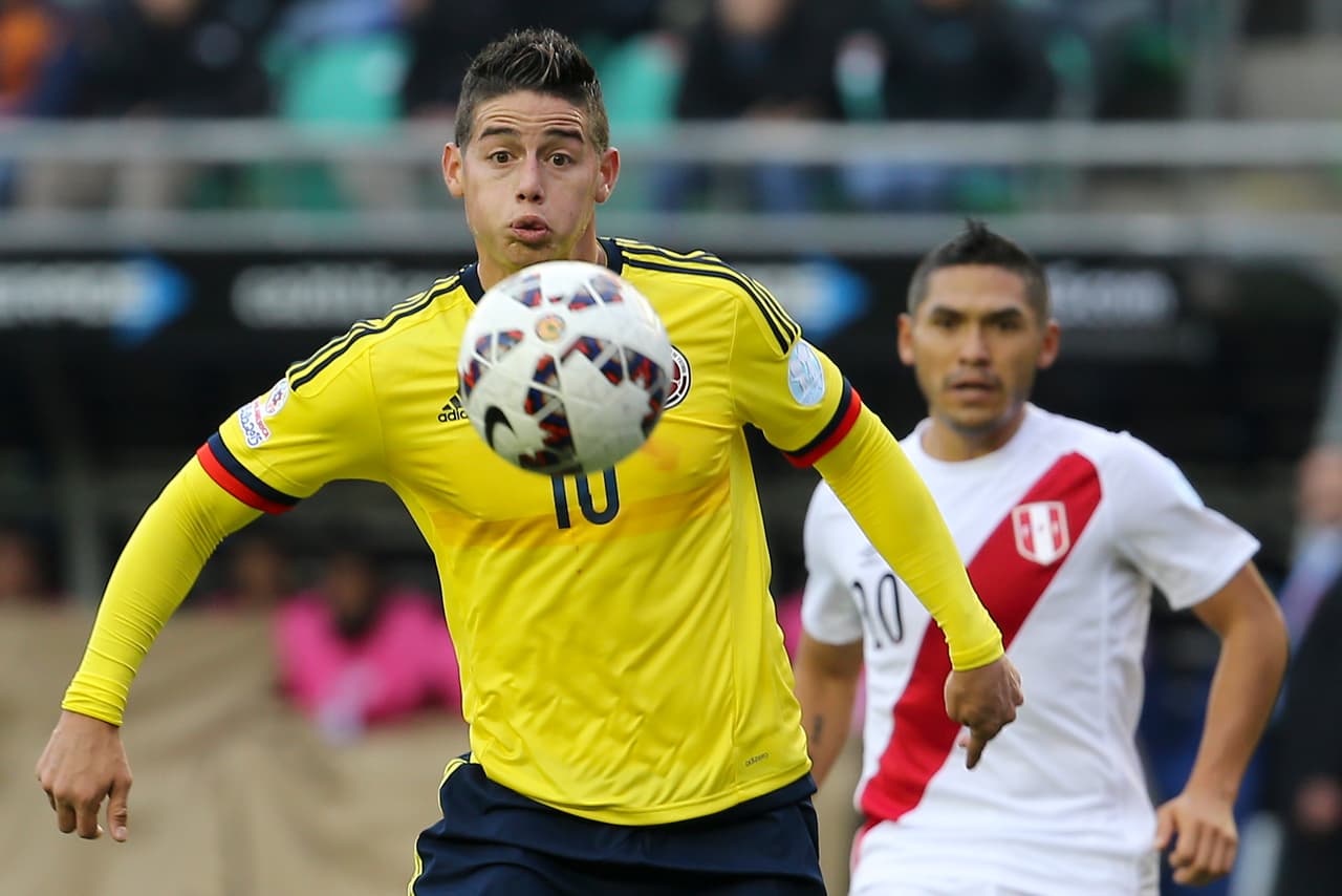 La escuadra de Colombia dejó en el aire su clasificación a cuartos de final al empatar sin goles ante Perú.