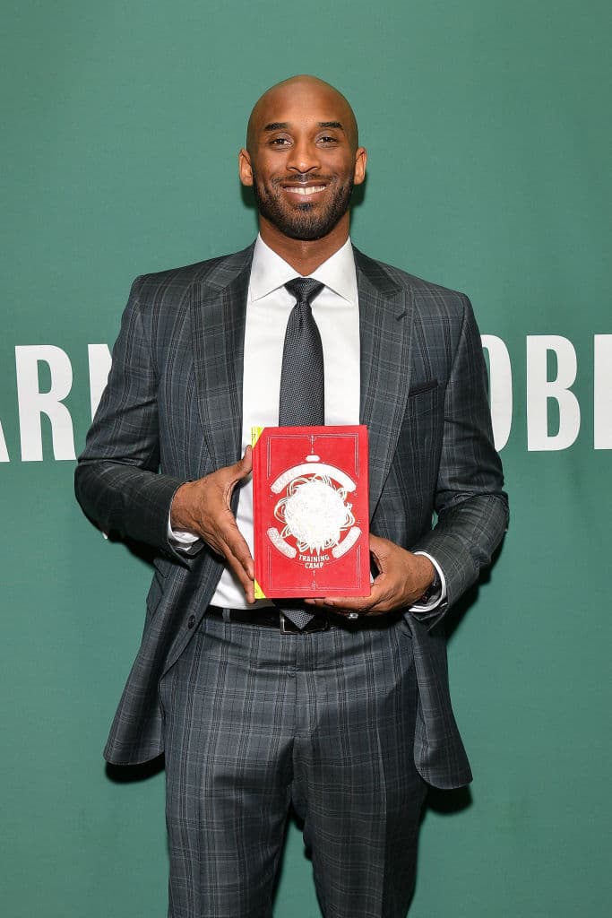 Pero también incluye un prólogo escrito ni más ni menos que por quien fuera el entrenador con el que conquistó cinco campeonatos de la NBA: Phil Jackson. "The Mamba Mentality: How I Play" fue publicado oficialmente en octubre de 2018, pero la labor de promoción de la obra se mantiene por parte del autor.