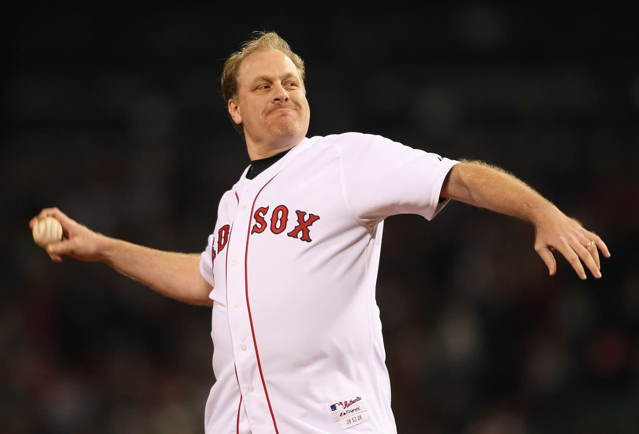 Curt Schilling. Ganador de tres Series Mundiales, dos con Boston y una con Arizona, MVP del 
<i>Clásic</i>o 
<i>de Otoño</i> de 2001. Comentarios racistas y supuesto uso de esteroides, lo dejan en la tablita.