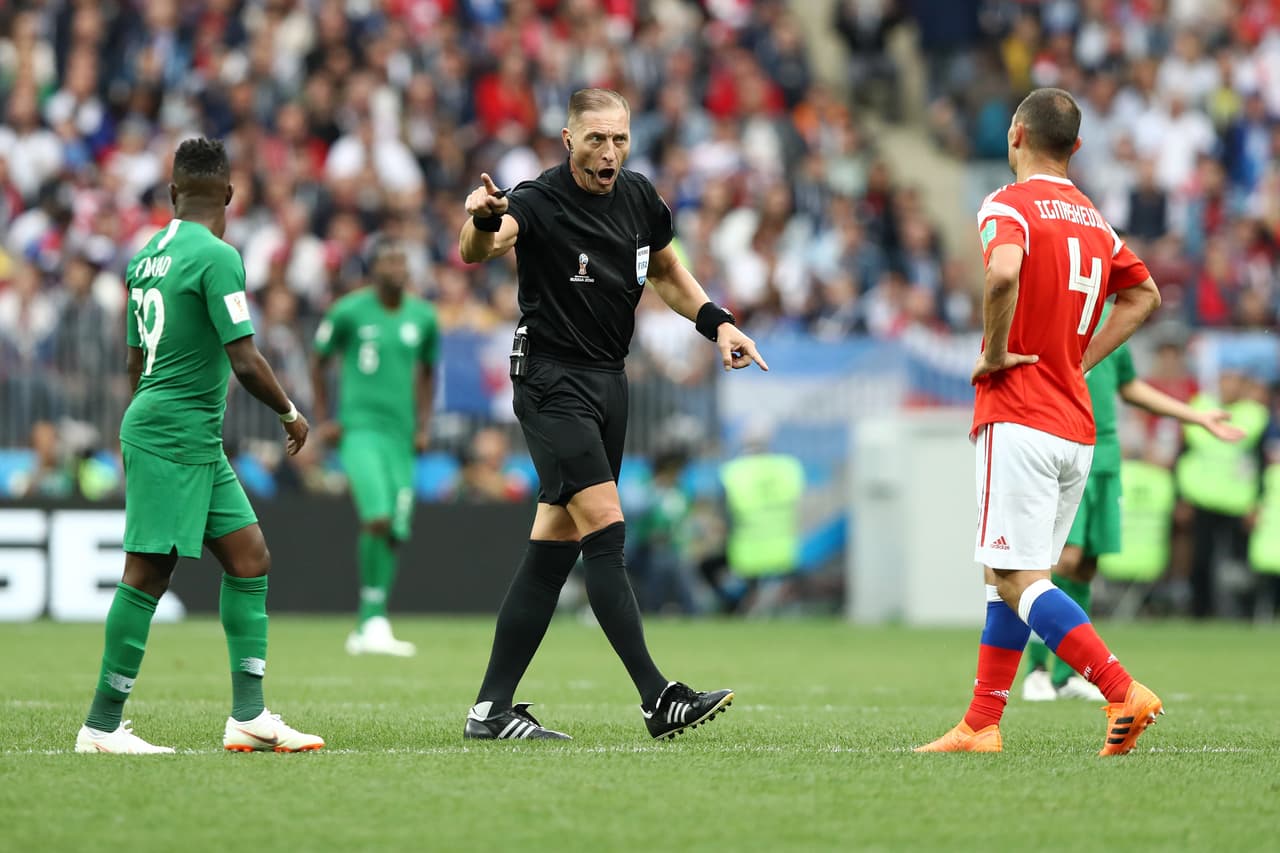 Con la expectativa del VAR por primera vez en el Mundial, no apareció en este juego y el argentino se fue invicto.