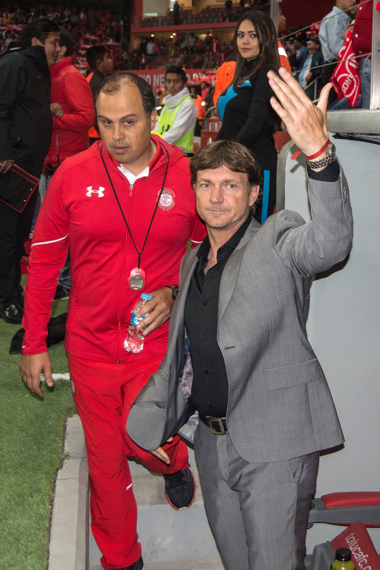 Hernán Cristante, DT del Toluca se mostró tranquilo durante el encuentro. En algunos momentos le exigió a los suyos mayor entrega.