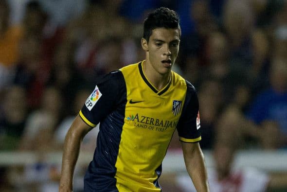 Comencemos con Raúl Jiménez, el delantero proveniente del América tiene condiciones para crear fútbol él mismo, esto es un punto que le serviría para poder ser titular en el equipo colchonero.