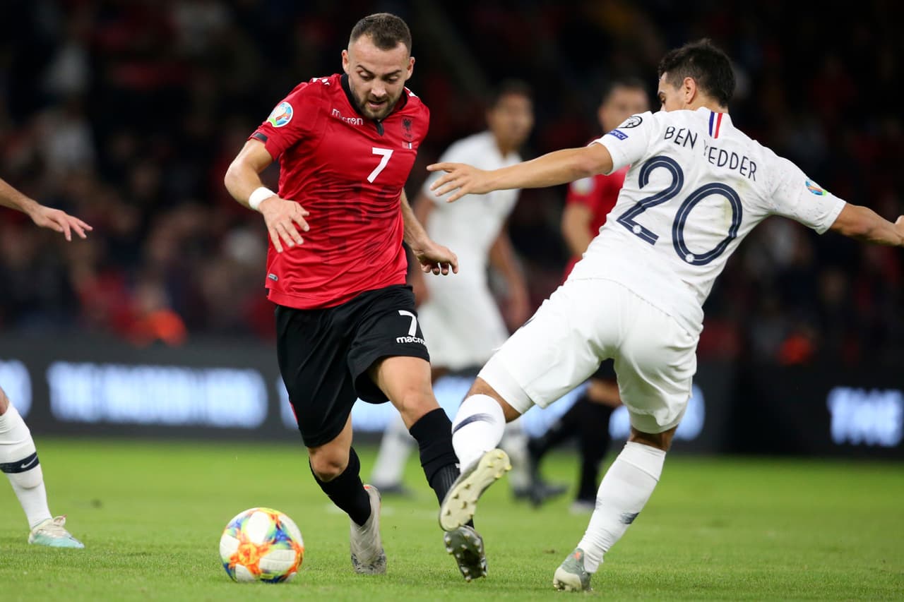 La Francia de Deschamps gana 0-2, con goles de Tolisso y Griezmann a Albania.
