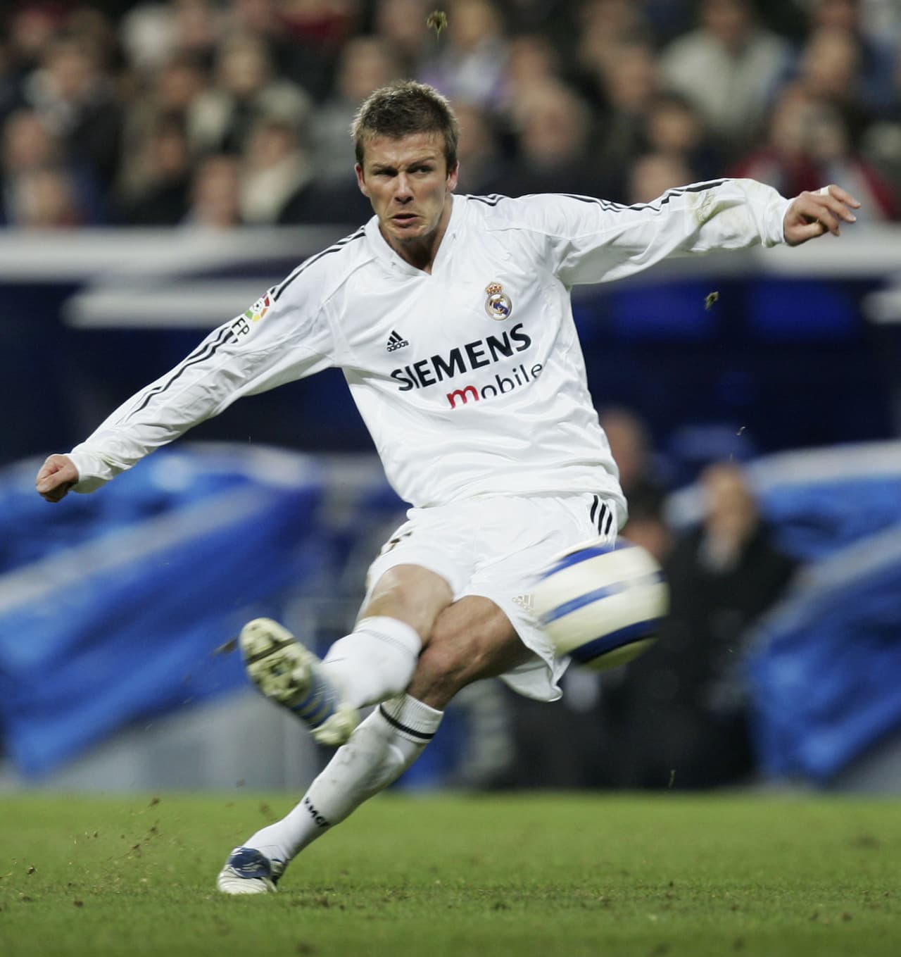 David Beckham (Retirado) - Con 17 años llegó el debut profesional del 'Spice Boy' con el Manchester United. Aunque su estilo de juego no era muy vistoso, tenía un control de balón y una pegada envidiable. Con la selección de Inglaterra debutó con 21 años.