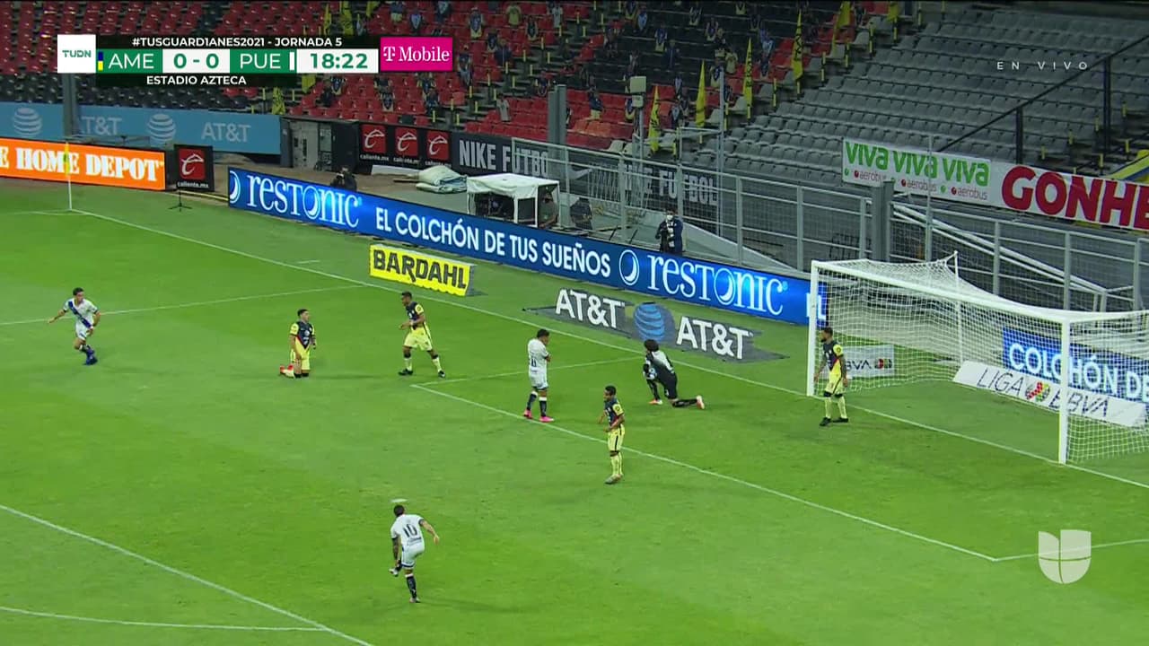 ¡TIRO ATAJADO! disparo por Maximiliano Araujo.