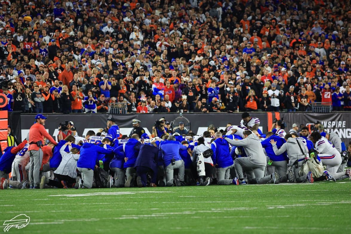 Oficial: Posponen el Bengals vs. Bills tras desplome de Damar Hamlin
