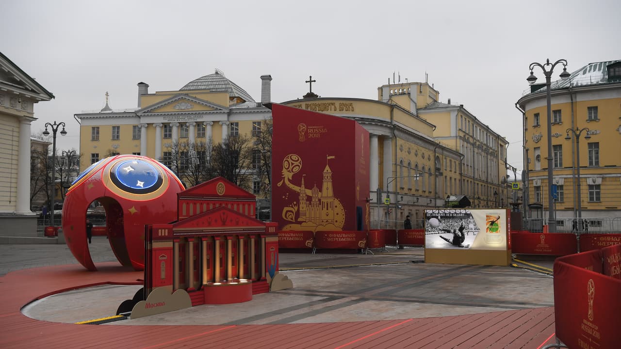 El sorteo propiamente dicho se prolongará durante media hora y el resto de la ceremonia serán actuaciones musicales a cargo de la cantante local Alsú y el guitarrista Nuno Betancourt.