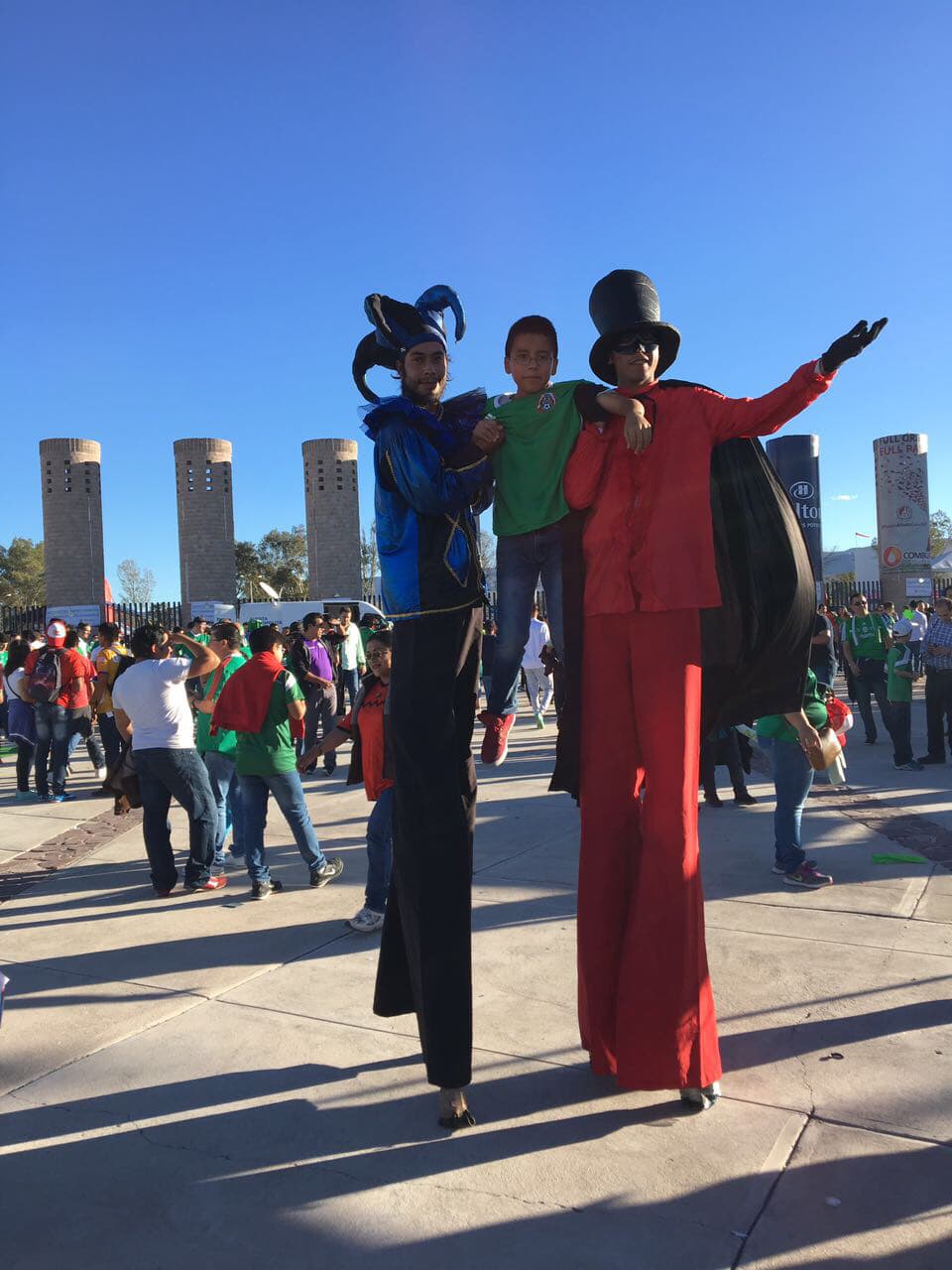 El Alfonso Lastras de San Luis Potosí se viste de gala para recibir a la Selección Nacional y los aficionados responden con banderas, maquillaje, disfraces y mucha emoción.