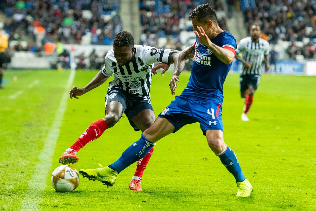 <b>Avilés Hurtado: 5. </b>Entró para aprovechar su velocidad en los contragolpes, pero no se vio en el partido. (Mexsport)