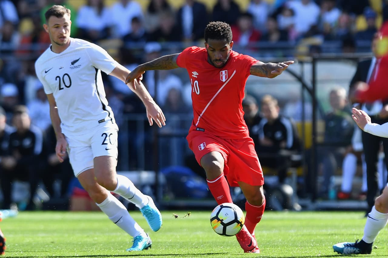 WELLINGTON, NEW ZEALAND - NOVEMBER 11: Jefferson Farfan of Peru controls the ball from Tommy Smith of the All Whites during the 2018 FIFA World Cup Qualifier match between the New Zealand All Whites and Peru at Westpac Stadium on November 11, 2017 in Wellington, New Zealand. (Photo by Kai Schwoerer/Getty Images)