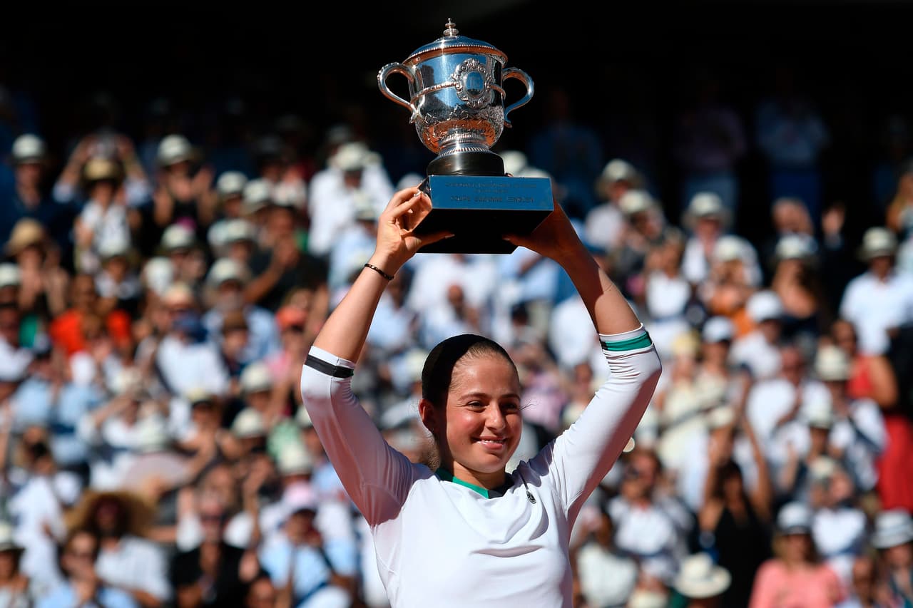 Nadie podía prever que una tenista que nunca había ganado un partido sobre la tierra batida de París encadenaría las siete victorias que le llevaron al éxito.