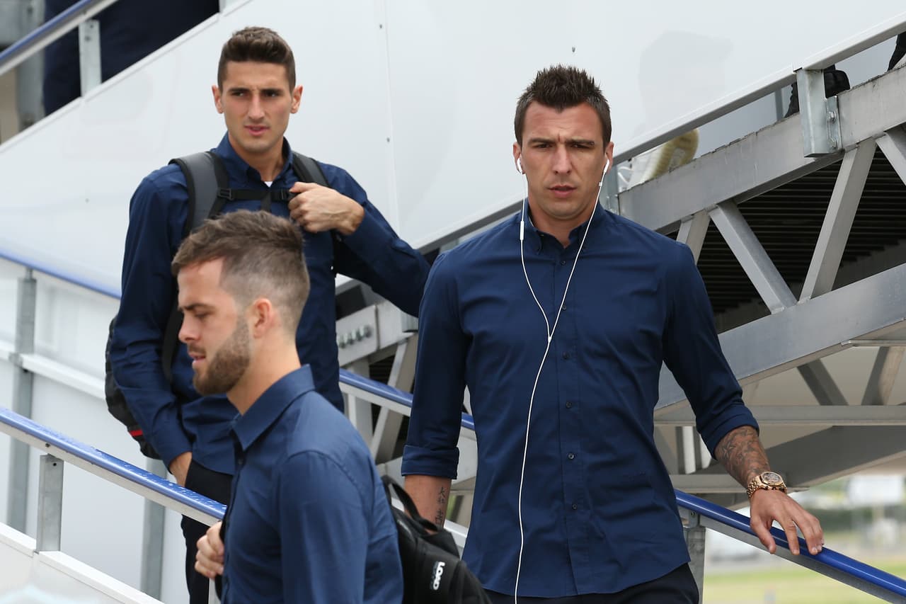 Quien sí está en condiciones de jugar es el croata Mario Mandzukic, que ha encontrado en la posición de extremo izquierdo una oportunidad para brillar mientras Higuían es el dueño del área.