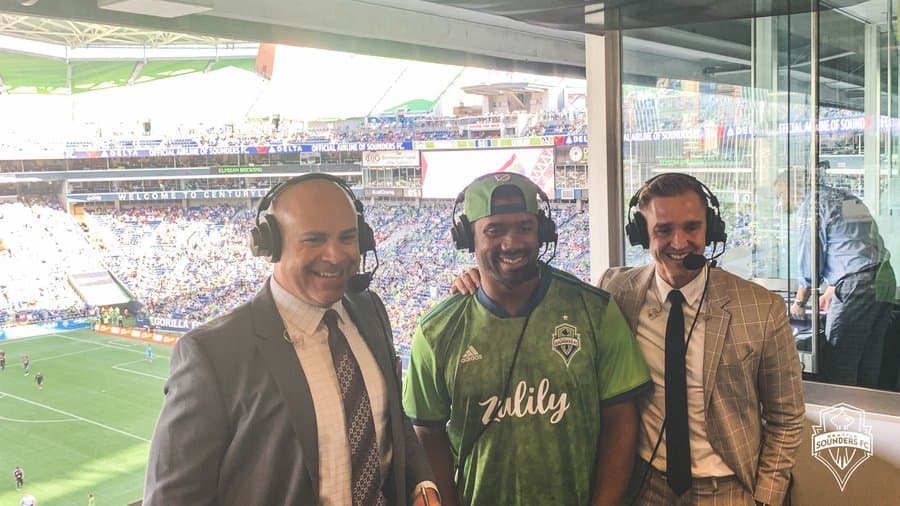 Russell Wilson: “El fútbol es el deporte más grande…ojala podamos traer figuras mundiales a Seattle”