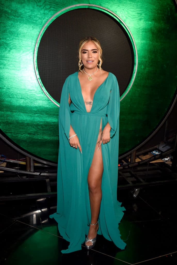 Además, su presencia en redes sociales es impresionante; acumula más de 37 millones de seguidores sólo en Instagram.